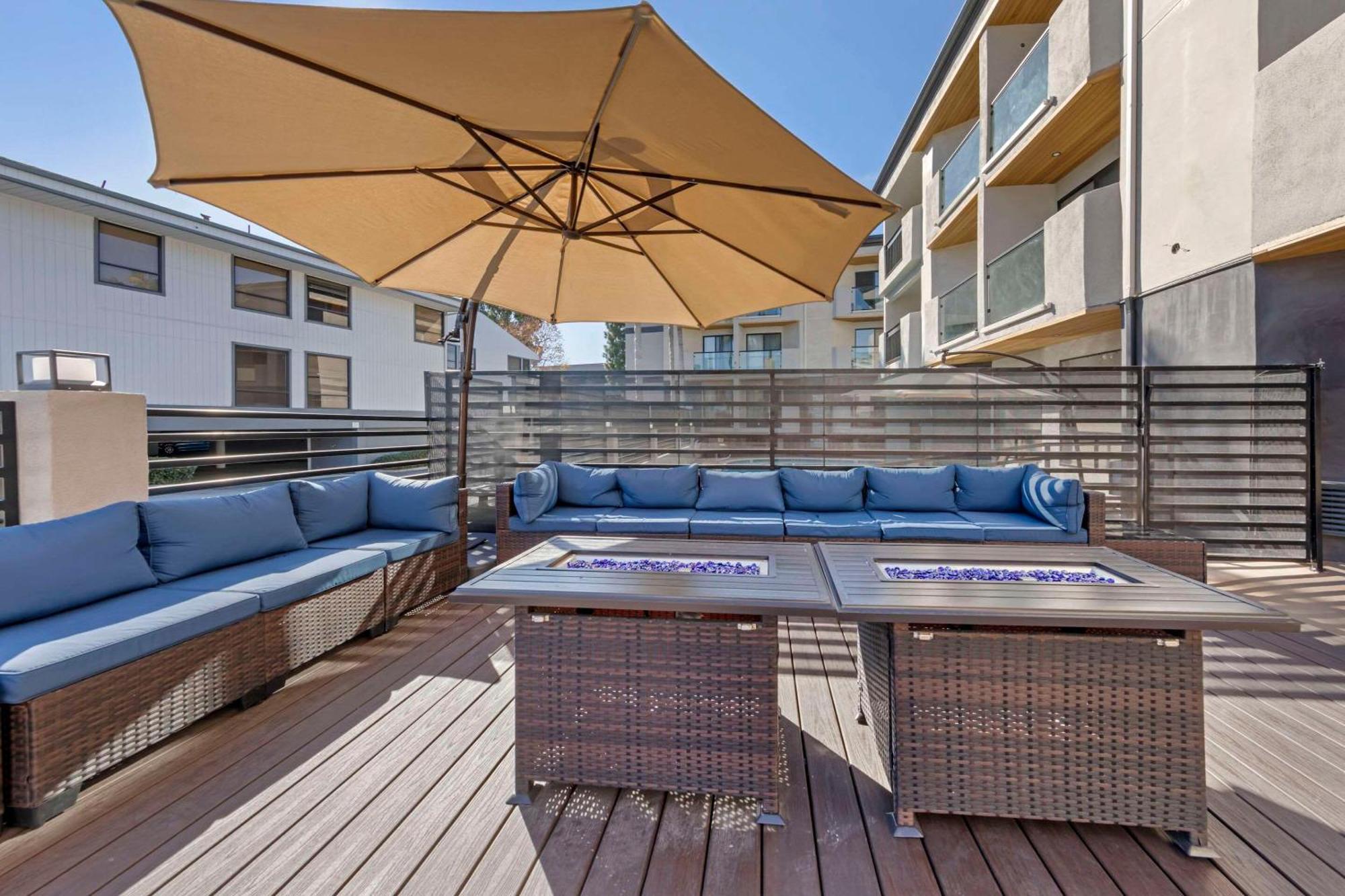 Comfort Inn & Suites Irvine Spectrum Lake Forest Exterior photo