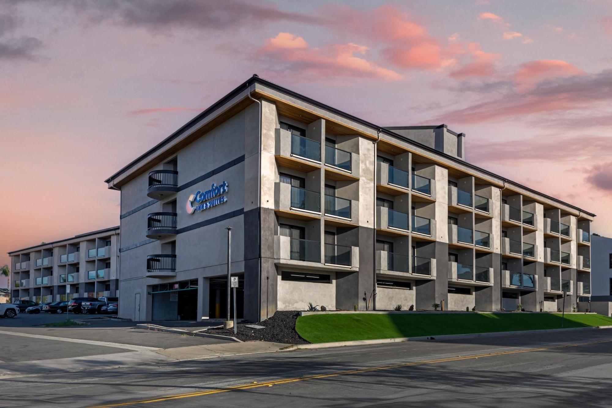 Comfort Inn & Suites Irvine Spectrum Lake Forest Exterior photo